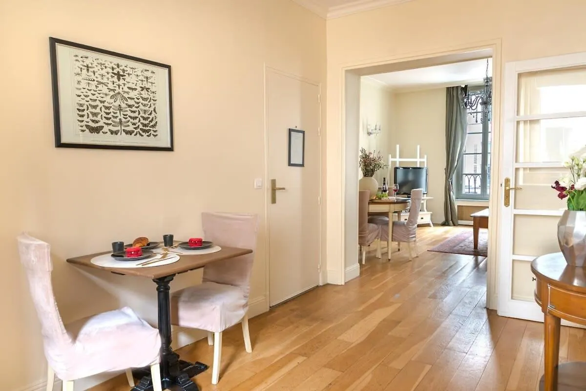La Lumiere Eiffel Walk To Tower Apartment Paris 0*,  France