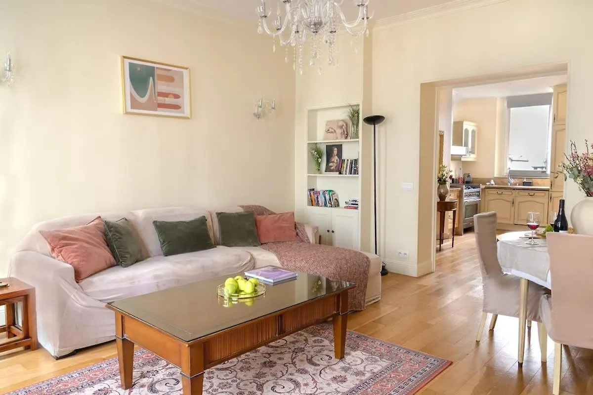La Lumiere Eiffel Walk To Tower Apartment Paris 0*,  France